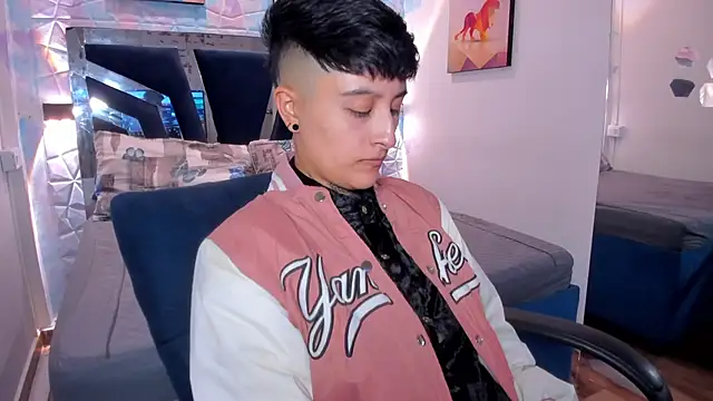 abby thommson1 online show from 09/19/25, 01:29