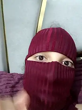 Snapshot of Ahalm chatting on 11/14/25, 10:40 Ahalm online show from 11/14/25, 10:40