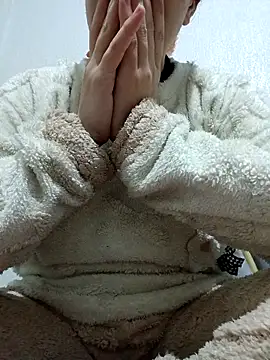 Snapshot of Ahalm chatting on 11/28/25, 09:17 Ahalm online show from 11/28/25, 09:17