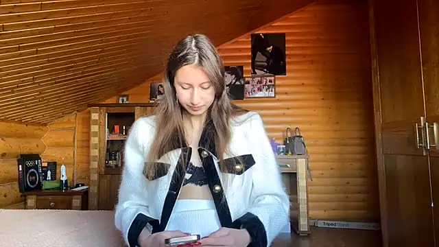 Snapshot of Shyselly chatting on 09/13/25, 02:17 Shyselly online show from 09/13/25, 02:17