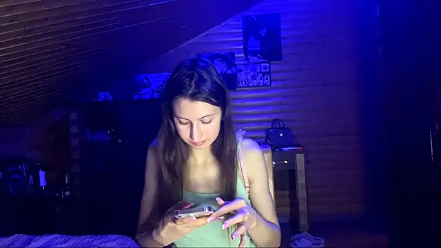 Snapshot of Shyselly chatting on 10/15/25, 05:02 Shyselly online show from 10/15/25, 05:02