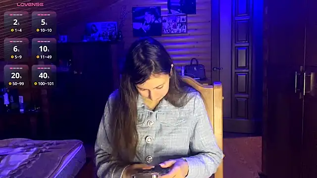 Snapshot of Shyselly chatting on 10/22/25, 04:07 Shyselly online show from 10/22/25, 04:07