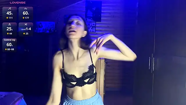 Snapshot of Shyselly chatting on 11/18/25, 05:17 Shyselly online show from 11/18/25, 05:17