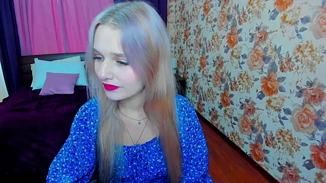 RebeccaChamb online show from 09/18/25, 11:45