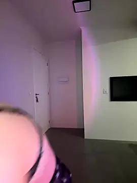 Snapshot of dinexzsummer chatting on 10/26/25, 02:50 dinexzsummer online show from 10/26/25, 02:50