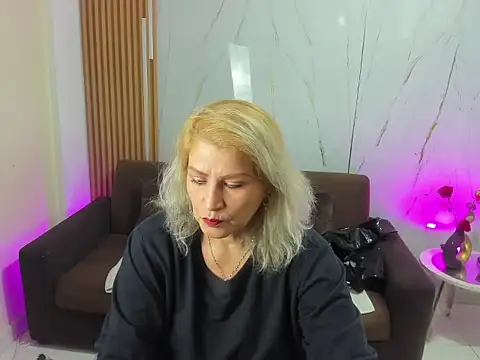 Juanitarubia online show from 11/22/25, 07:02