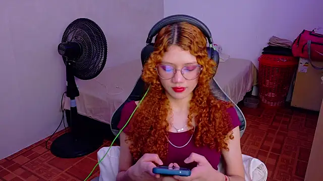 Snapshot of Birdie_0 chatting on 09/23/25, 01:41 Birdie 0 online show from 09/23/25, 01:41