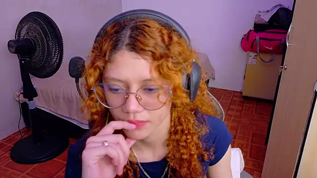 Snapshot of Birdie_0 chatting on 10/02/25, 03:30 Birdie 0 online show from 10/02/25, 03:30