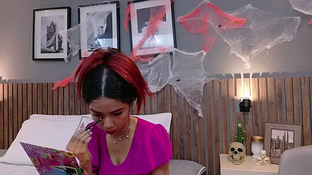 luna roja25 online show from 10/17/25, 01:03