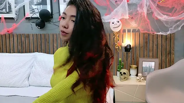 Snapshot of luna_roja25 chatting on 11/04/25, 01:32 luna roja25 online show from 11/04/25, 01:32