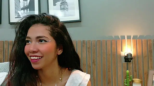 Snapshot of luna_roja25 chatting on 11/12/25, 01:22 luna roja25 online show from 11/12/25, 01:22