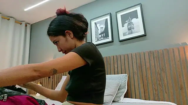 Snapshot of luna_roja25 chatting on 11/20/25, 01:44 luna roja25 online show from 11/20/25, 01:44