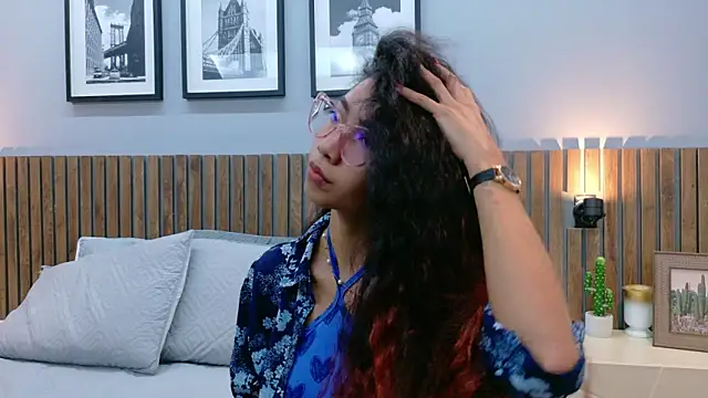 Snapshot of luna_roja25 chatting on 11/25/25, 01:33 luna roja25 online show from 11/25/25, 01:33