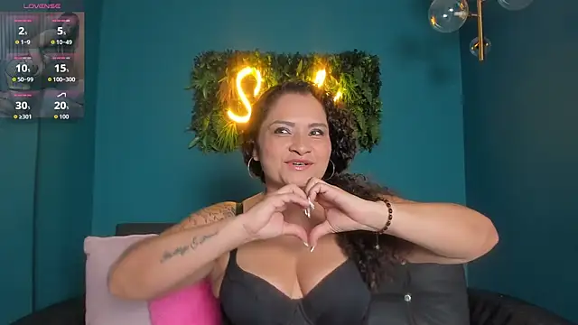 Snapshot of Nataliescott chatting on 12/14/25, 03:45 Nataliescott online show from 12/14/25, 03:45