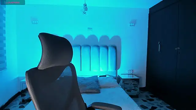 Snapshot of LiamDeep chatting on 09/17/25, 04:14 LiamDeep online show from 09/17/25, 04:14