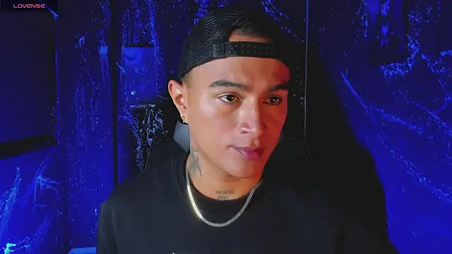 Snapshot of LiamDeep chatting on 09/21/25, 10:44 LiamDeep online show from 09/21/25, 10:44