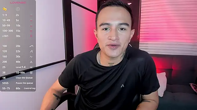 Snapshot of LiamDeep chatting on 09/23/25, 09:18 LiamDeep online show from 09/23/25, 09:18