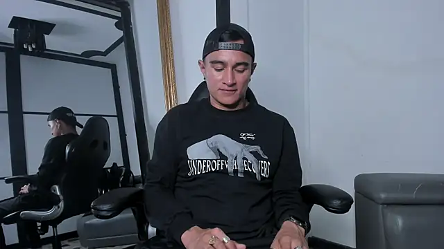 Snapshot of LiamDeep chatting on 09/30/25, 04:50 LiamDeep online show from 09/30/25, 04:50