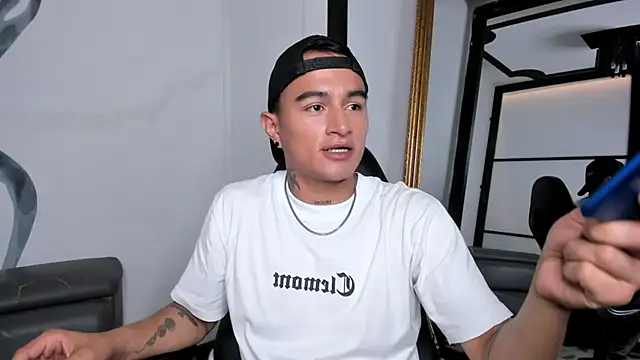 Snapshot of LiamDeep chatting on 10/04/25, 06:39 LiamDeep online show from 10/04/25, 06:39