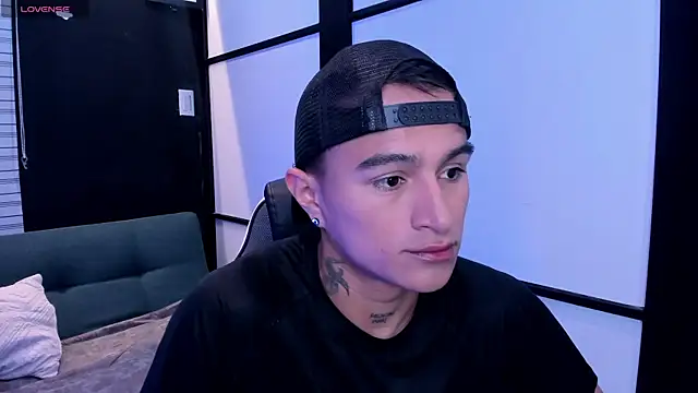 Snapshot of LiamDeep chatting on 10/07/25, 05:21 LiamDeep online show from 10/07/25, 05:21