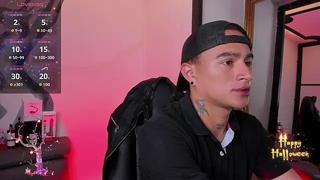 Snapshot of LiamDeep chatting on 10/11/25, 08:18 LiamDeep online show from 10/11/25, 08:18