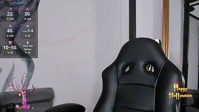 Snapshot of LiamDeep chatting on 10/13/25, 08:42 LiamDeep online show from 10/13/25, 08:42