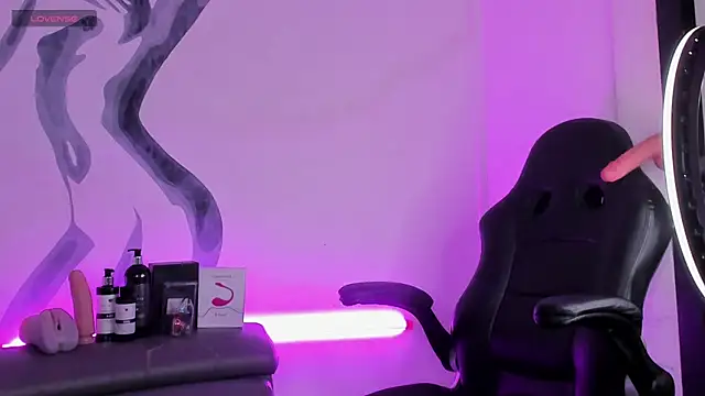 Snapshot of LiamDeep chatting on 10/15/25, 08:20 LiamDeep online show from 10/15/25, 08:20