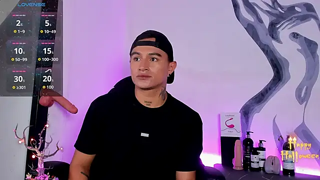 Snapshot of LiamDeep chatting on 10/18/25, 08:31 LiamDeep online show from 10/18/25, 08:31