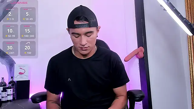 Snapshot of LiamDeep chatting on 10/19/25, 06:19 LiamDeep online show from 10/19/25, 06:19