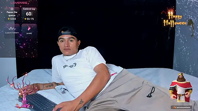 Snapshot of LiamDeep chatting on 10/25/25, 09:28 LiamDeep online show from 10/25/25, 09:28