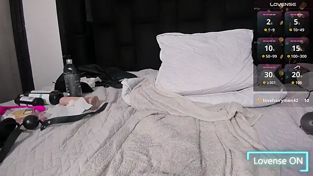 Snapshot of LiamDeep chatting on 11/06/25, 08:37 LiamDeep online show from 11/06/25, 08:37