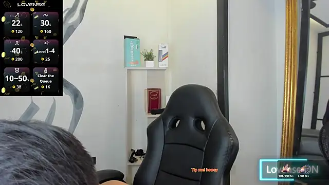 Snapshot of LiamDeep chatting on 11/12/25, 09:25 LiamDeep online show from 11/12/25, 09:25