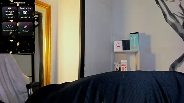 Snapshot of LiamDeep chatting on 11/16/25, 08:14 LiamDeep online show from 11/16/25, 08:14