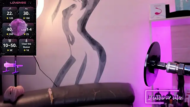 Snapshot of LiamDeep chatting on 11/24/25, 08:41 LiamDeep online show from 11/24/25, 08:41