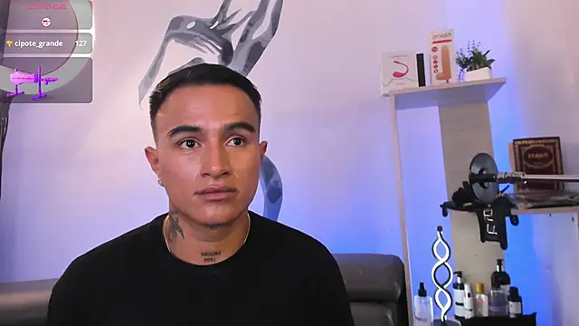 Snapshot of LiamDeep chatting on 12/05/25, 01:14 LiamDeep online show from 12/05/25, 01:14