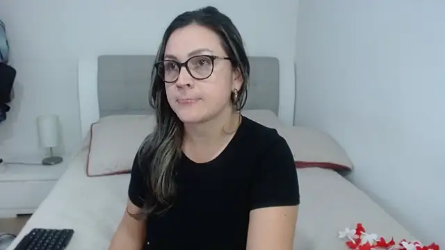 Snapshot of sophie_lopez1 chatting on 07/26/26, 02:53 sophie lopez1 online show from 07/26/26, 02:53