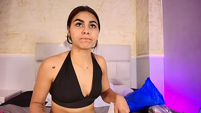 KimberlyLoren online show from 10/04/25, 12:58