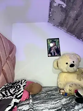 Snapshot of Melody_rouxxx chatting on 11/07/25, 12:32 Melody rouxxx online show from 11/07/25, 12:32