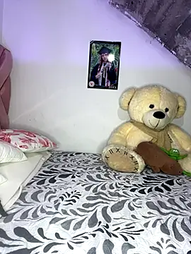 Snapshot of Melody_rouxxx chatting on 11/18/25, 02:06 Melody rouxxx online show from 11/18/25, 02:06