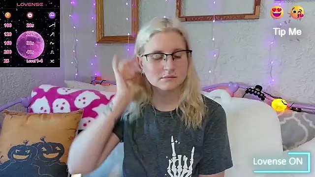 Snapshot of samanthamalichite chatting on 09/27/25, 07:19 samanthamalichite online show from 09/27/25, 07:19