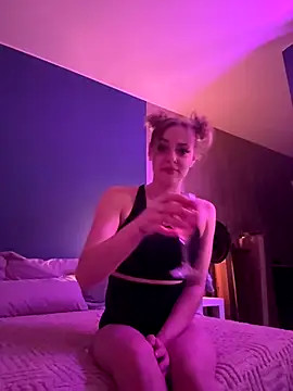 Snapshot of honeymoon111 chatting on 11/20/25, 11:15 honeymoon111 online show from 11/20/25, 11:15