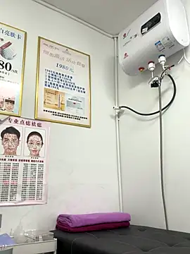 Snapshot of Baby-mmm chatting on 11/03/25, 07:42 Baby-mmm online show from 11/03/25, 07:42