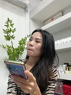 Snapshot of Baby-mmm chatting on 11/04/25, 01:32 Baby-mmm online show from 11/04/25, 01:32