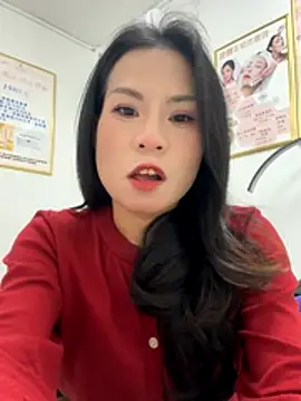 Snapshot of Baby-mmm chatting on 12/14/25, 12:43 Baby-mmm online show from 12/14/25, 12:43