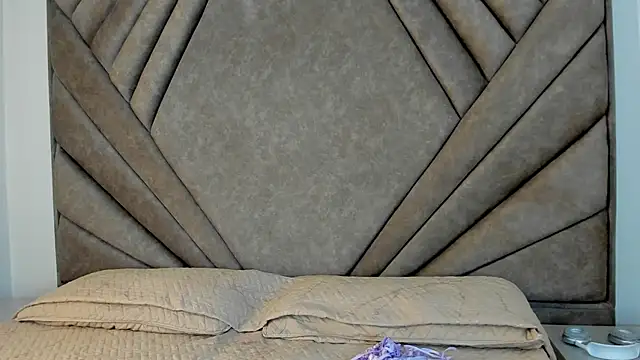 Mythical Girll online show from 09/12/25, 07:14