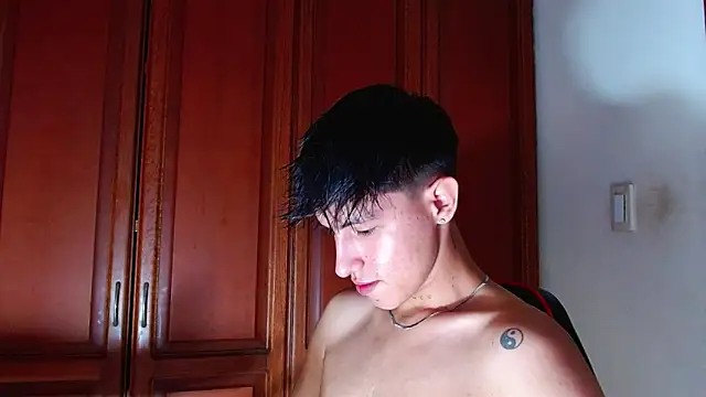 Snapshot of rowanbigboy23 chatting on 09/16/25, 02:23 rowanbigboy23 online show from 09/16/25, 02:23