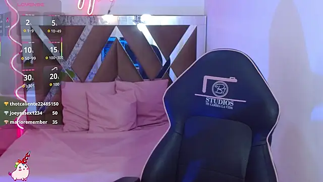 Snapshot of Sharlot_tay chatting on 12/05/25, 03:59 Sharlot tay online show from 12/05/25, 03:59