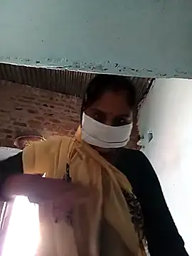 Snapshot of Sheema_tyagi chatting on 10/26/25, 05:57 Sheema tyagi online show from 10/26/25, 05:57