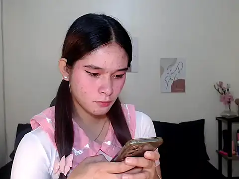 Snapshot of sassymimi69 chatting on 09/11/25, 03:17 sassymimi69 online show from 09/11/25, 03:17