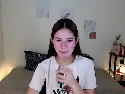 Snapshot of sassymimi69 chatting on 11/16/25, 04:01 sassymimi69 online show from 11/16/25, 04:01